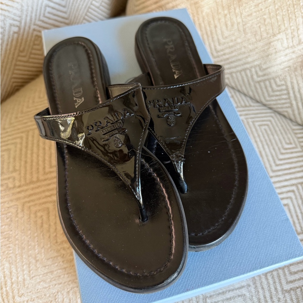 Prada Black Patent Leather Thong Sandals with Embossed Logo